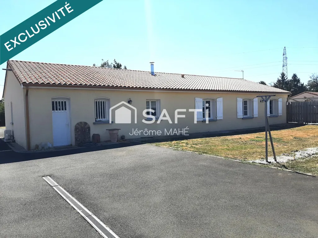 Exterior - House with Pool in Mougon