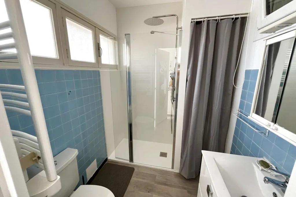 Salles de bain - Studio avec Vue sur Parc à Hyères