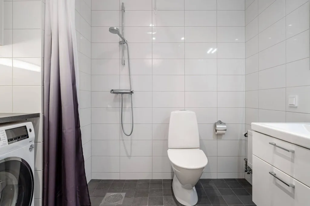 Vannitoad - Apartment with South-Facing Balcony in Vallentuna
