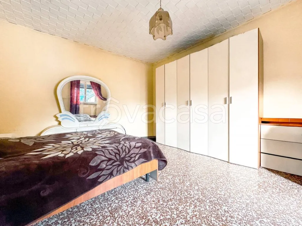 Chambres - Duplex Villa with Two Units in Borgo Ticino
