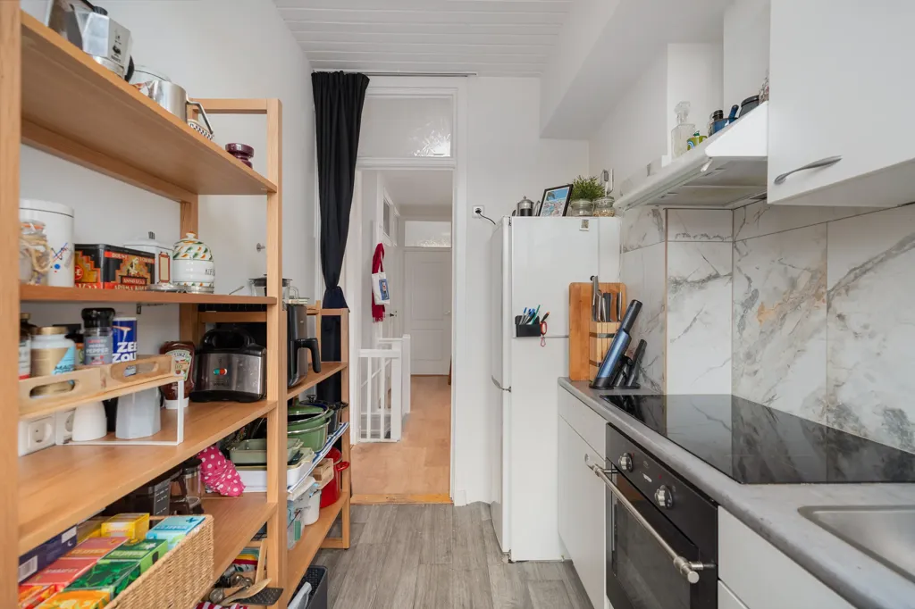 Cucina - Charming Upper Flat with Balcony in The Hague