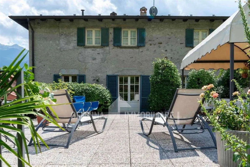 Terrasse - Luxury Villa with Garden in Sondrio
