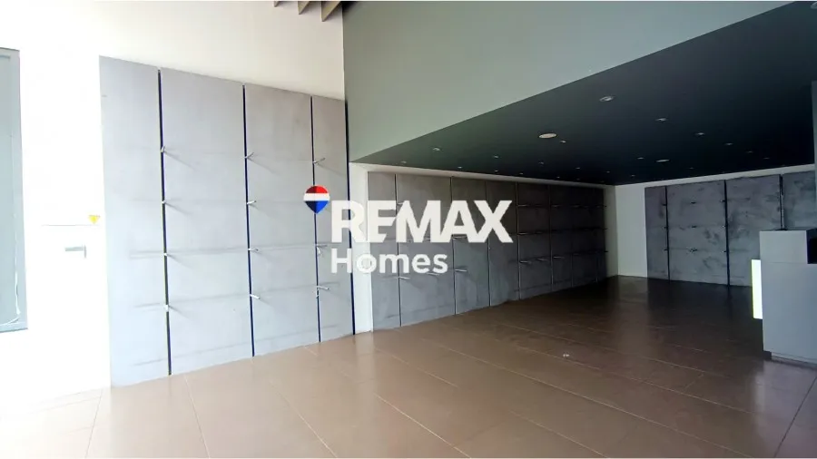 Entrée - Retail Unit with High Footfall in Agia Paraskevi