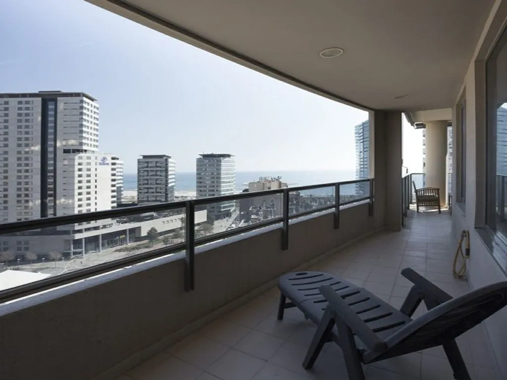 Balcon - Luxury Apartment with Panoramic Views in Barcelona