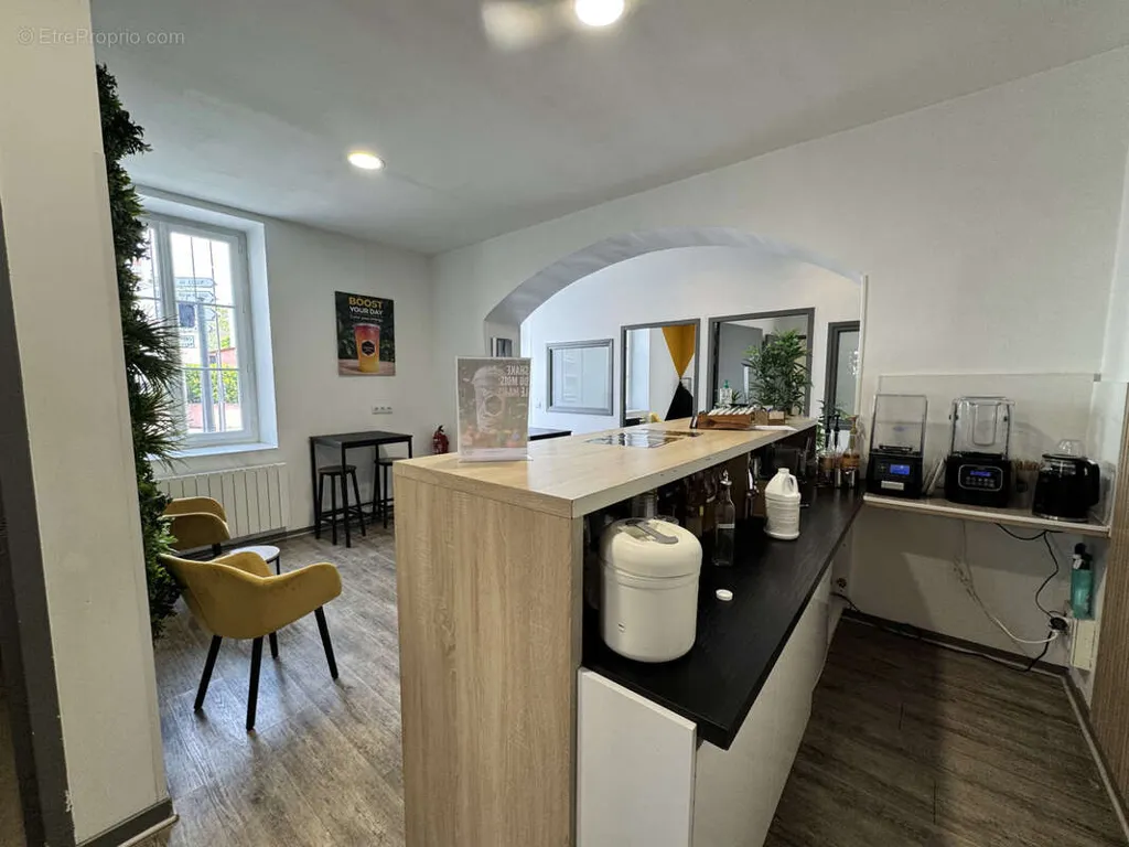 Cucina - Commercial Property with Established Tenant in Lyon
