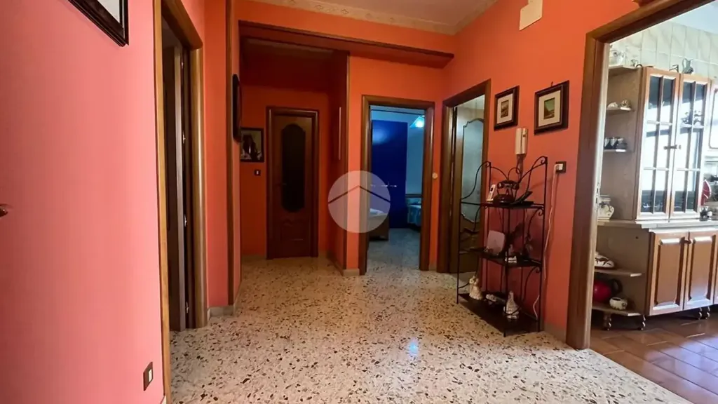 Entrée - 1970s Apartment with Balcony in Palermo