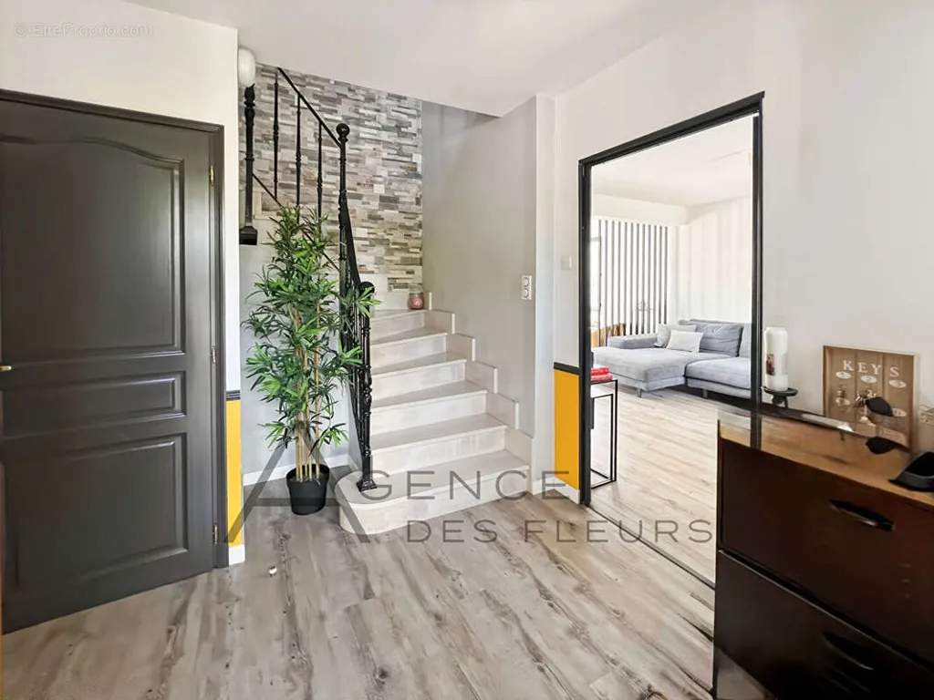 Entrée - Maison Rénovée avec Jacuzzi près d'Elbeuf