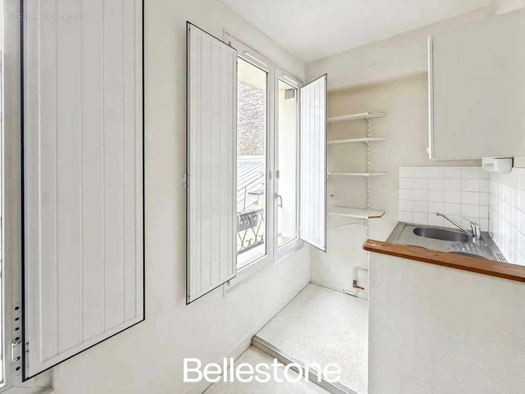 Rõdu - Bright Studio with Lift in Faubourg Saint Martin