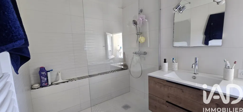 Salles de bain - Mas Rénové avec Piscine Potentielle à Sarrians