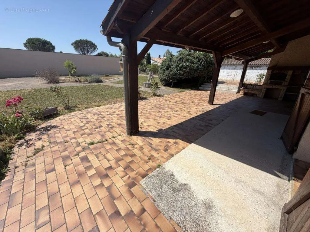 Terrasse - Maison avec Piscine et Jardin à Gaillac