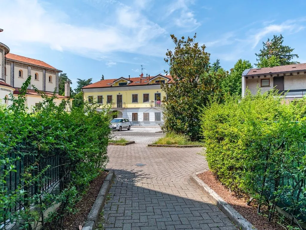 Välivaade - Mansarded Apartment with Balcony in Uboldo