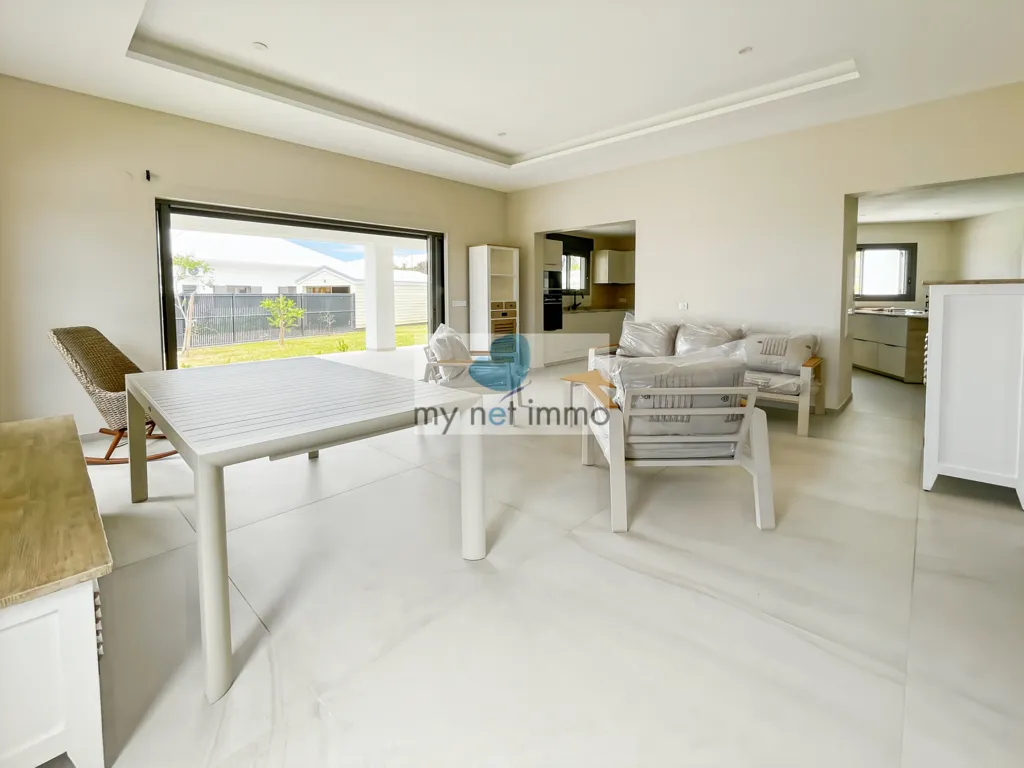 Salle à manger - Villa Contemporaine avec Piscine et Bureau à l'année