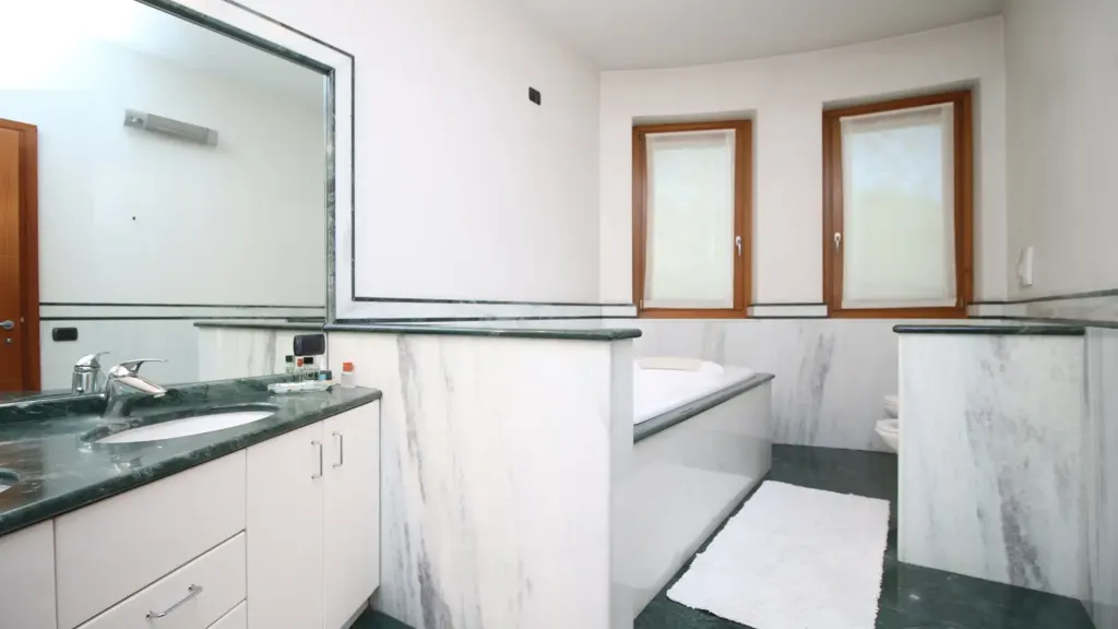 Bagni - Villa with Panoramic Views in Inverigo