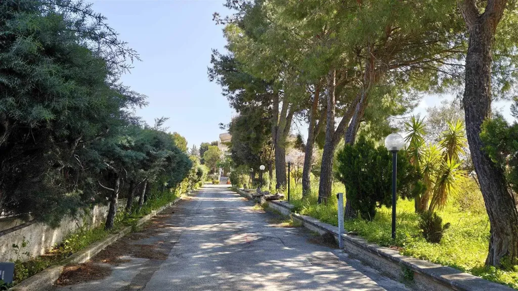 Välivaade - Four-Bedroom Apartment with Garden in Bari