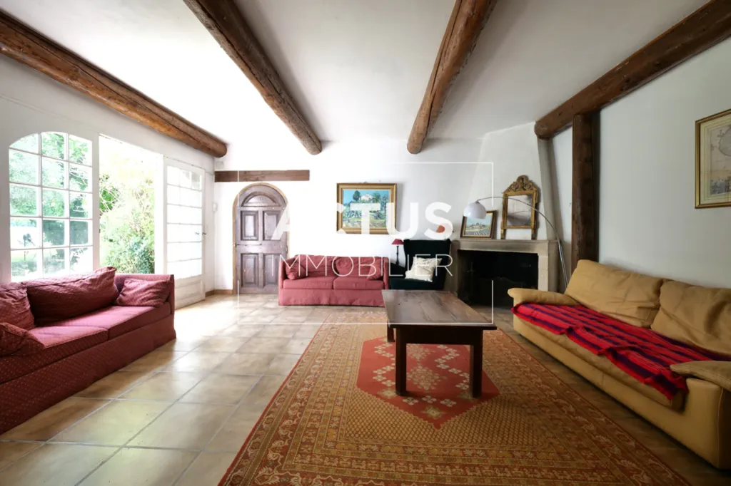 Living Room - Charming House with Pool in Lamanon