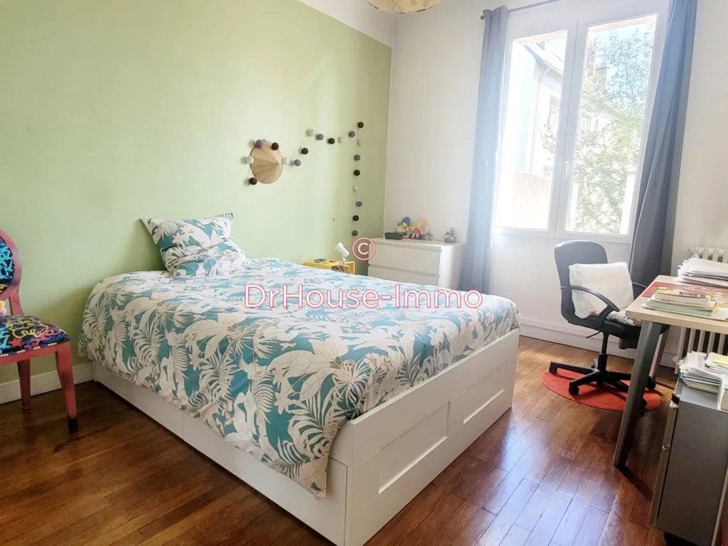 Chambres - Appartement Duplex avec Local Commercial à Nantes