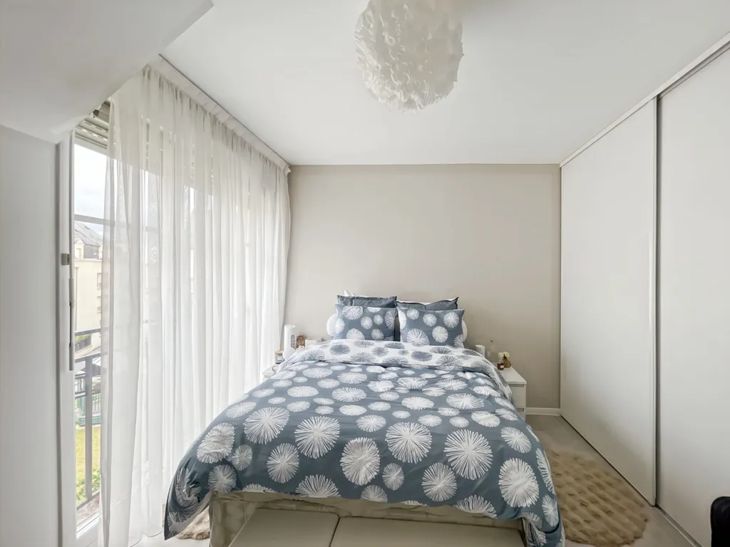 Chambres - Appartement Dernier Étage avec Balcon au Centre de Wissous