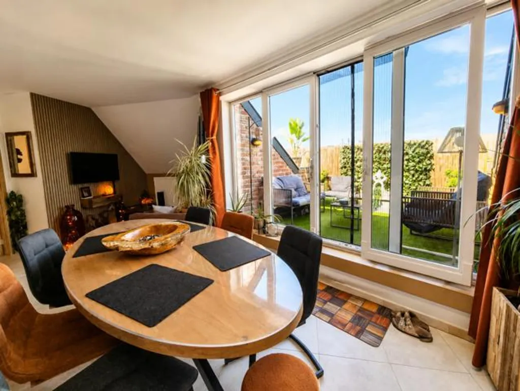 Sala da pranzo - Apartment with Terrace in Charleroi Mont-Sur-Marchienne