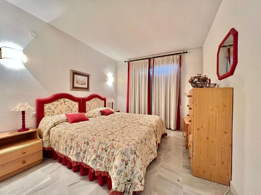 Chambres - Semi-detached House with Pool on National Road
