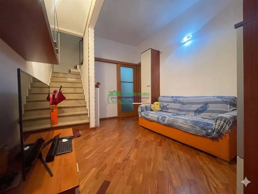 Elutuba - Fully Renovated House with Balcony in Ragusa