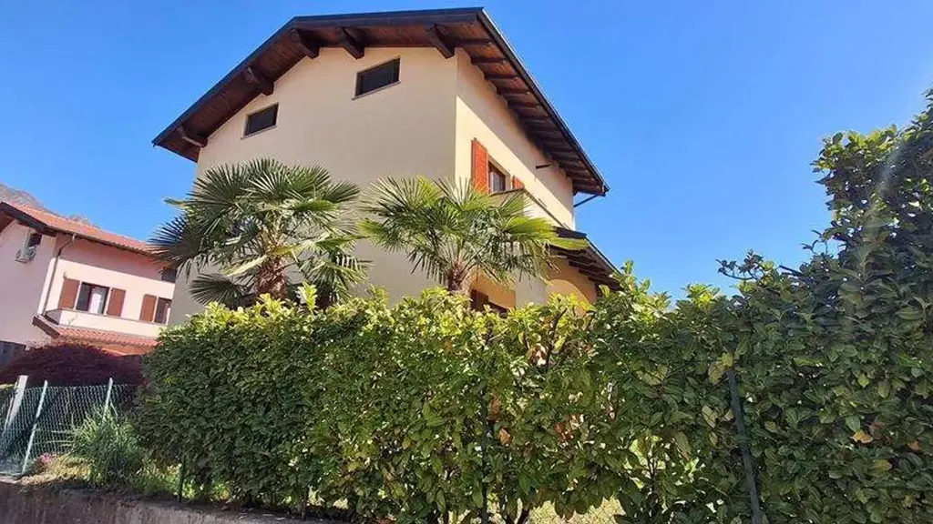Extérieur - Villa with Private Garden in Porlezza