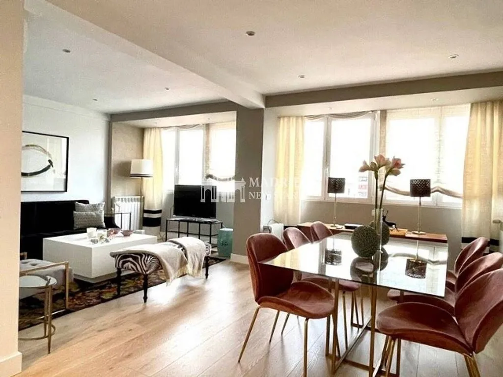 Séjour - Modernised Flat with Views in Cea Bermúdez, Madrid