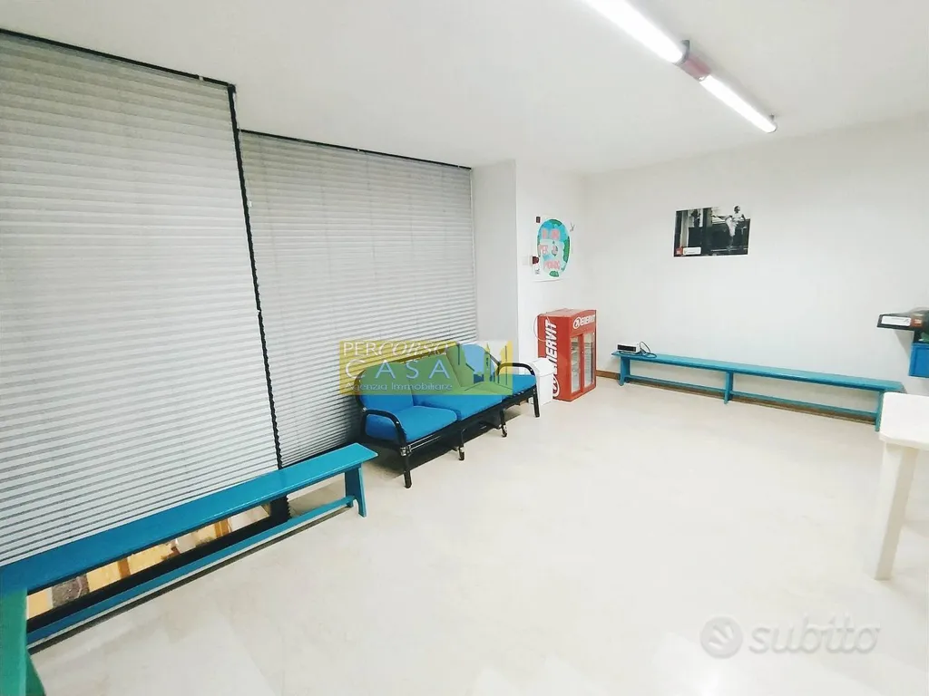 Bureau - Commercial Space with Gym in Teramo