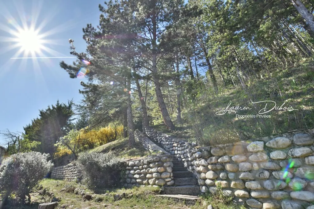 Jardin - Maison en Position Dominante avec Vue à Serres