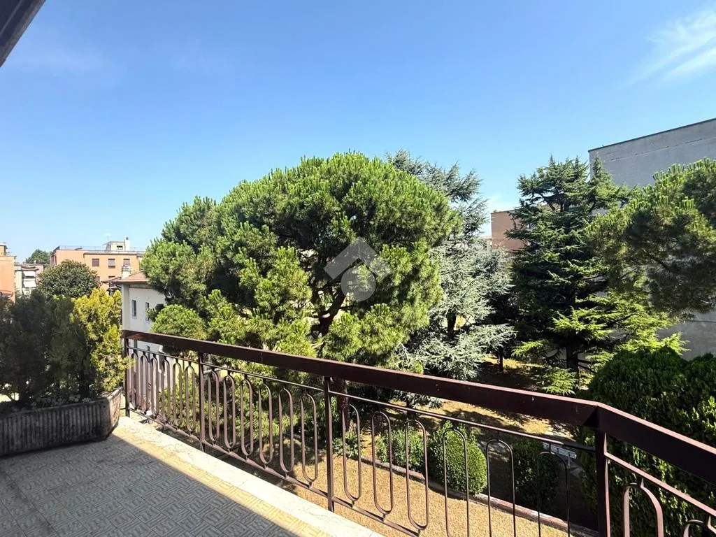 Balcon - Apartment with Balcony and Garden in Brescia
