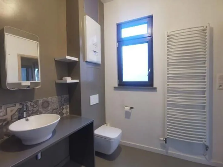 Salles de bain - Maison Mitoyenne avec Cuisine Équipée au Centre de Mons