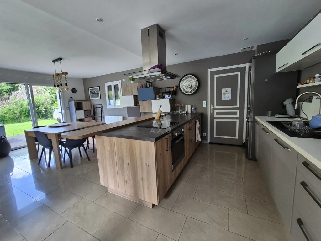 Cucina - Contemporary House with Garden in Épron