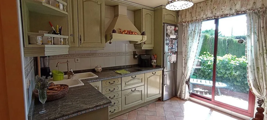 Kitchen - Chalet with Pool and Terrace in Simancas