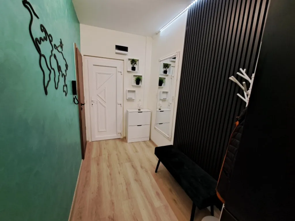 Esik - Renovated Panel Flat with Balcony in Pécs Centre