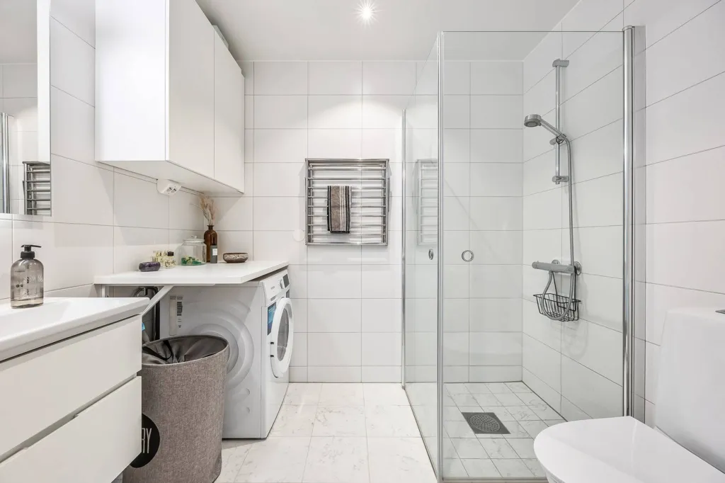 Salles de bain - 2-Bedroom Flat with High Ceilings in Skåne