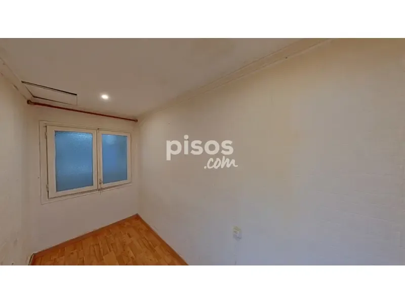 Stanze - Three-Bedroom Flat in Ripollet Centre