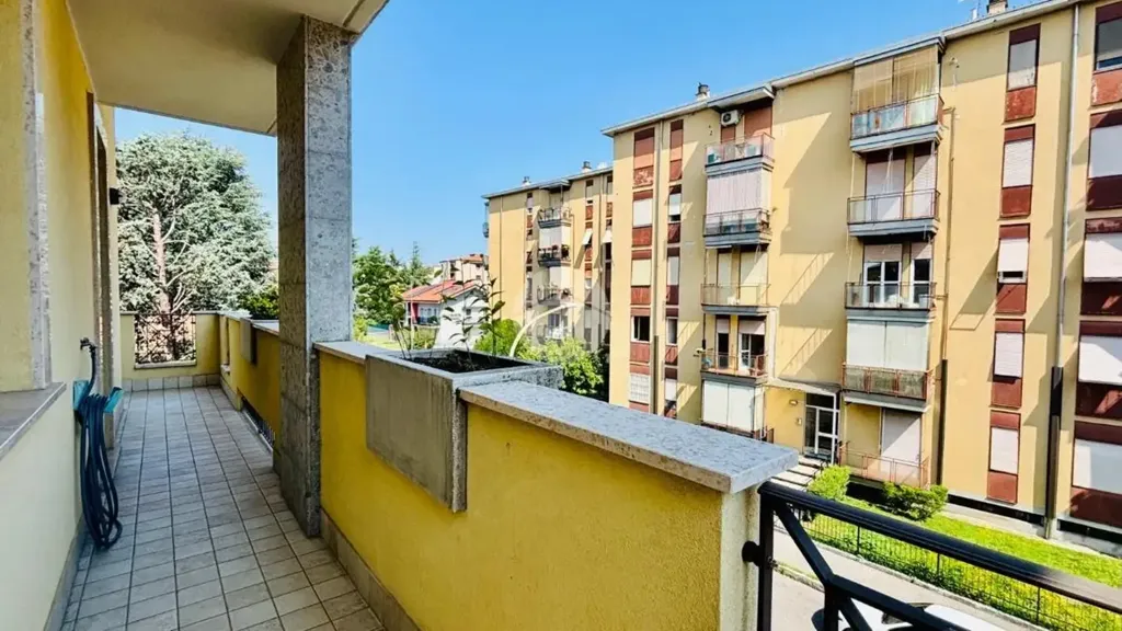 Balcon - Three-Bedroom Apartment with Terraces in Monza