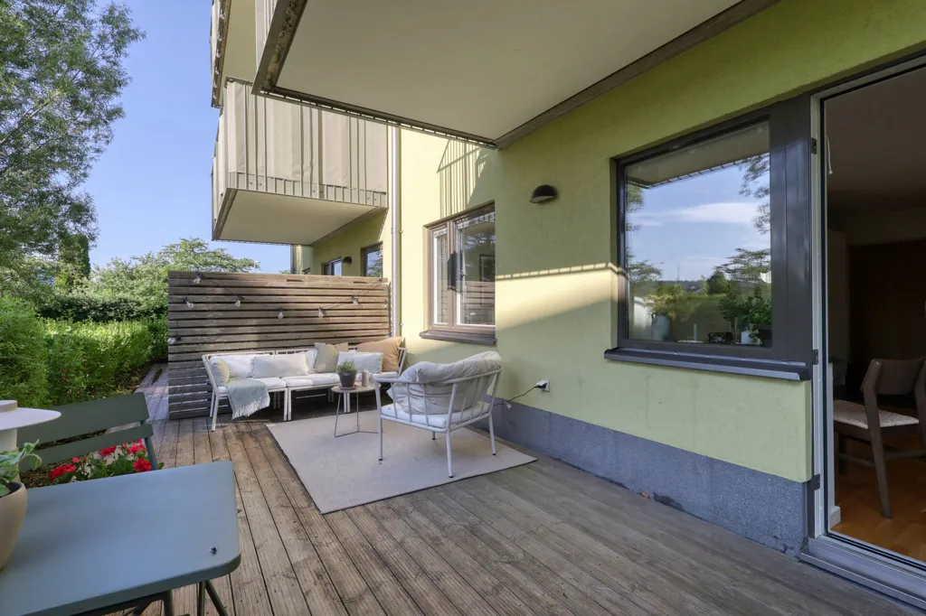 Terrace - Apartment with West-Facing Terrace in Göteborg