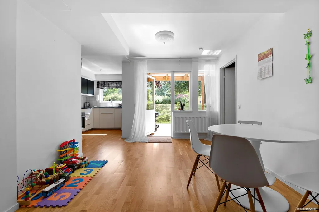 Söögituba - Apartment with Garden in Järfälla
