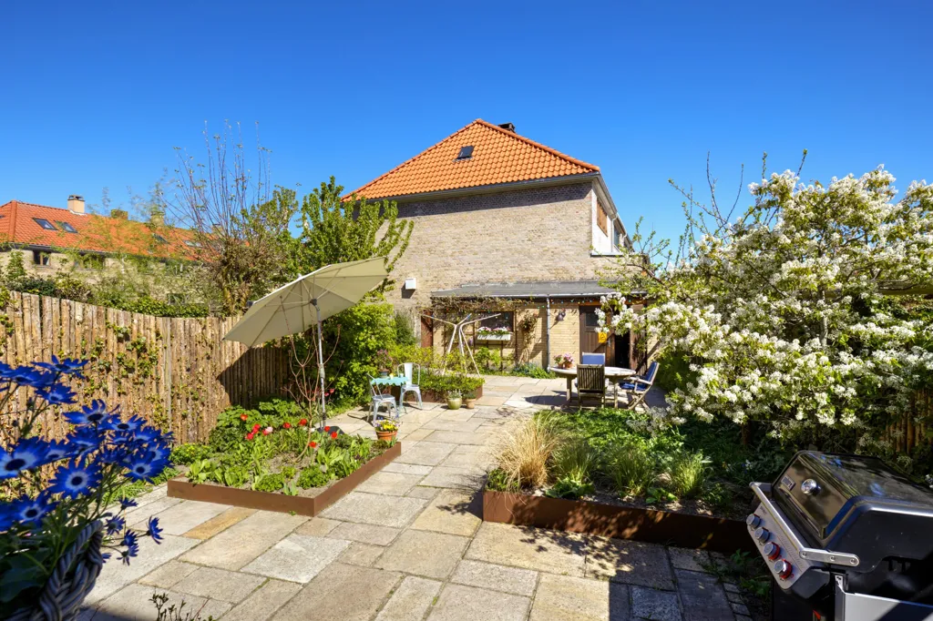 Aed - Architectural Row House with Garden in Fuglebakke