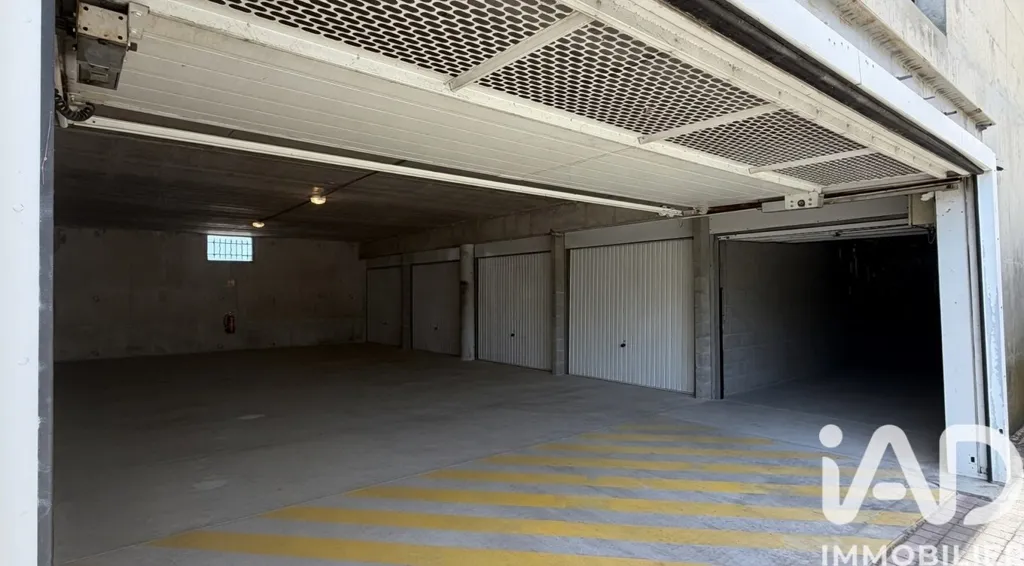 Garage - Appartement avec Terrasse et Vue à Monteux