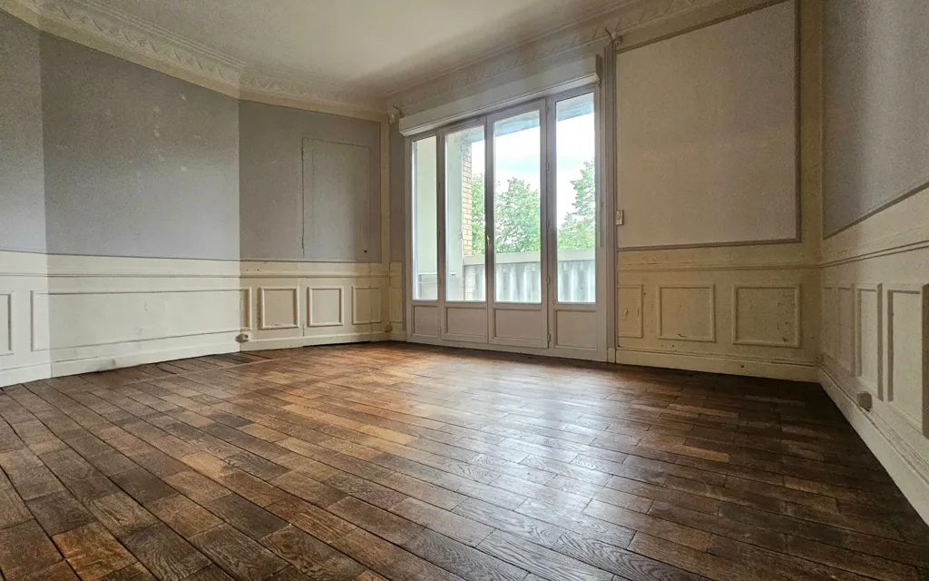 Soggiorno - Haussmannian Flat with Balcony in Reims Centre