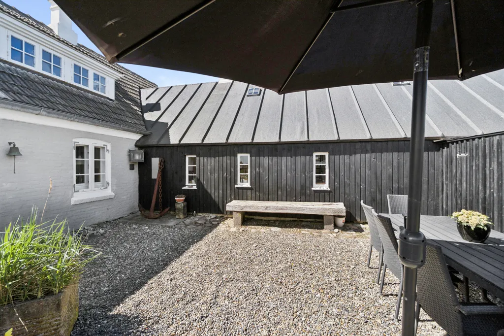 Jardin - Conservation-Grade Lighthouse Farmhouse on West Coast