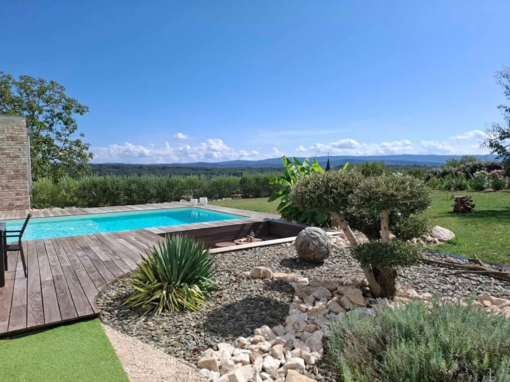 Piscine - Maison Contemporaine avec Piscine au Village de Ramasse