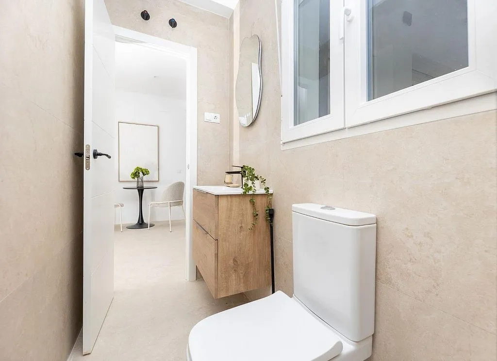 Bathrooms - 1-Bedroom Apartment with Patio in Granada
