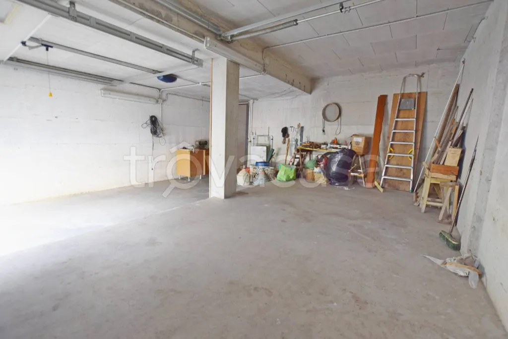 Garage - Detached House with Garden in Mondovì