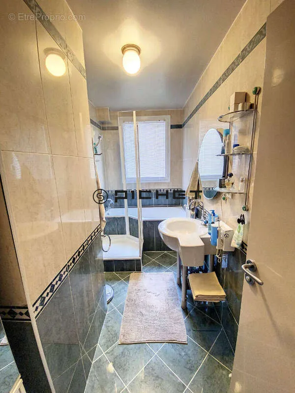 Salles de bain - Appartement 4 Pièces avec Parking à Saint-Denis