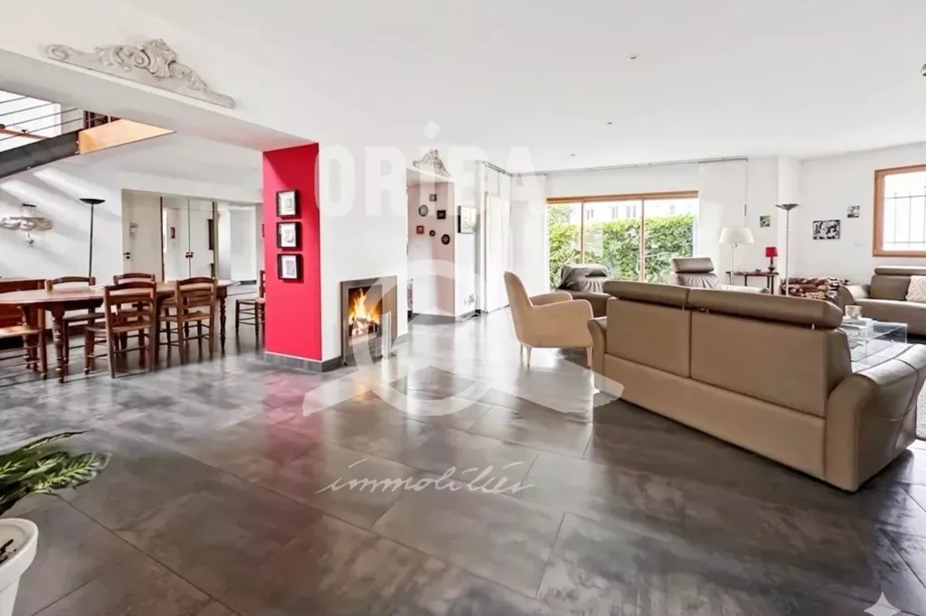 Elutuba - Characterful Villa with Patio in Nantes