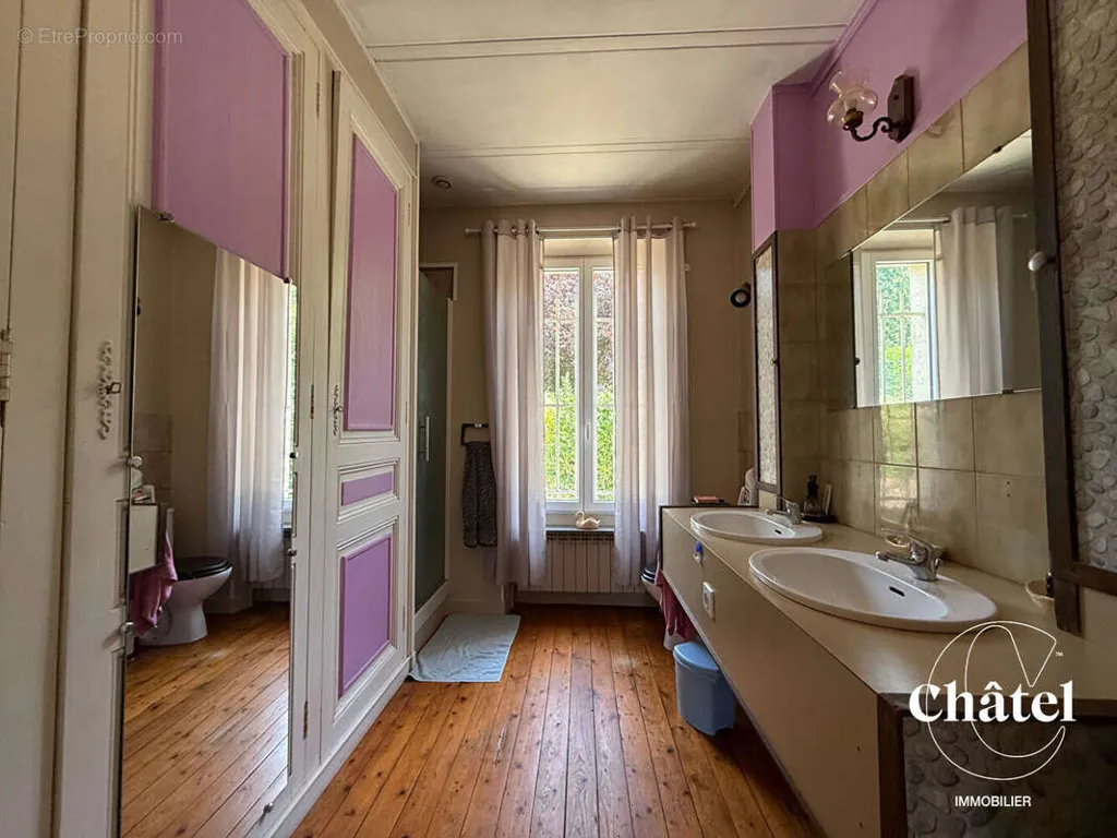 Salles de bain - Maison de Maître en Pierre avec Jardin Constructible