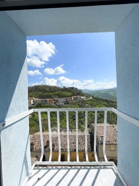 Balcon - Rear-Adjoining Villa with Balcony in Calitri