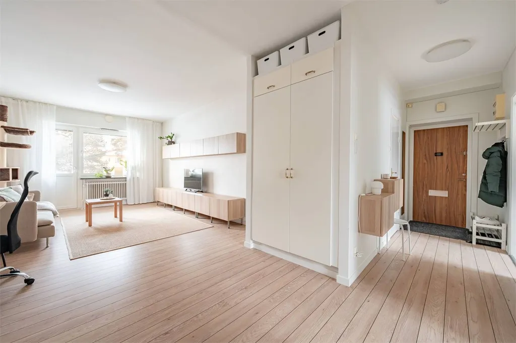 Elutuba - Apartment with West-Facing Balcony in Sandviken